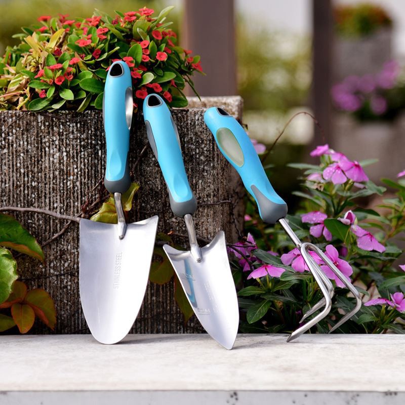 Garden hand claw cultivator family