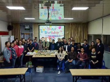 নভেম্বরে উষ্ণ শীতকালীন জন্মদিনের পার্টি